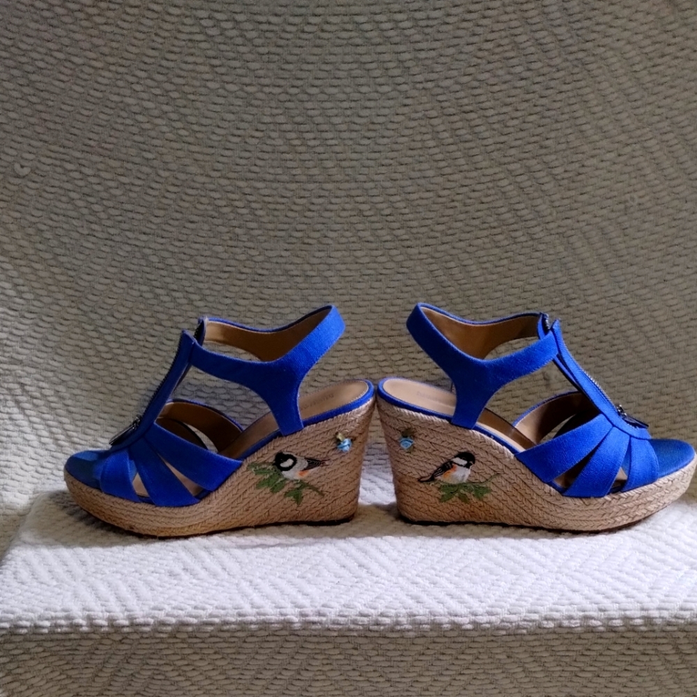 Michael kors blue solid heel braided rope design platform heels.